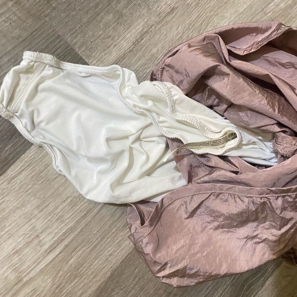 FP Movement By Free People The Way Home Shorts, 2" Mauve High Rise, Size Medium - Picture 3 of 14